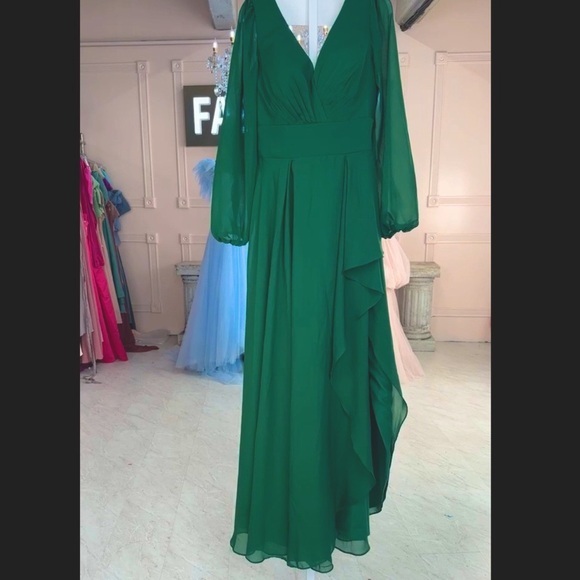 Formal Green Chiffon Dress, NWOT, Size 6 - Picture 1 of 4